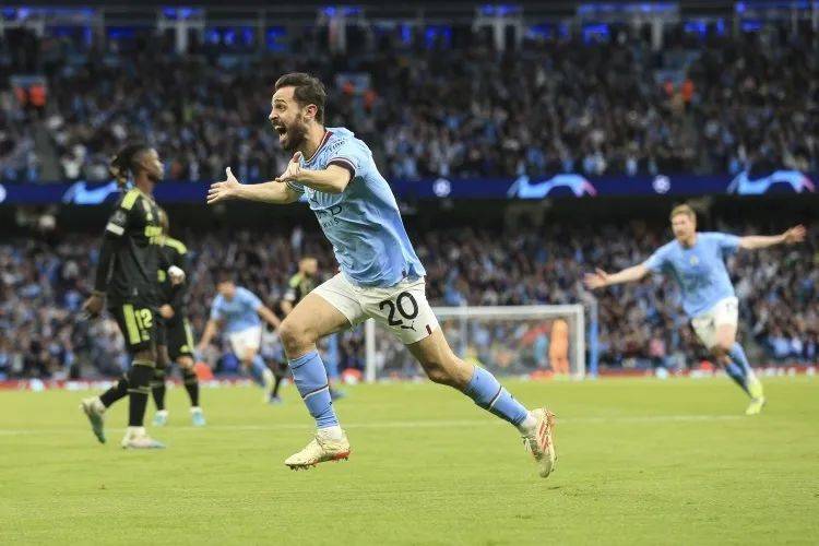 他直接参与250粒进球，梅西后首人！