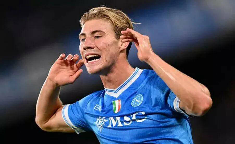 曼联同意4400万欧元出售霍伊伦德，转会细节料将尘埃落定